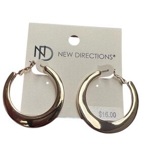 NWT~ New Directions gold tone hoop
Earrings.